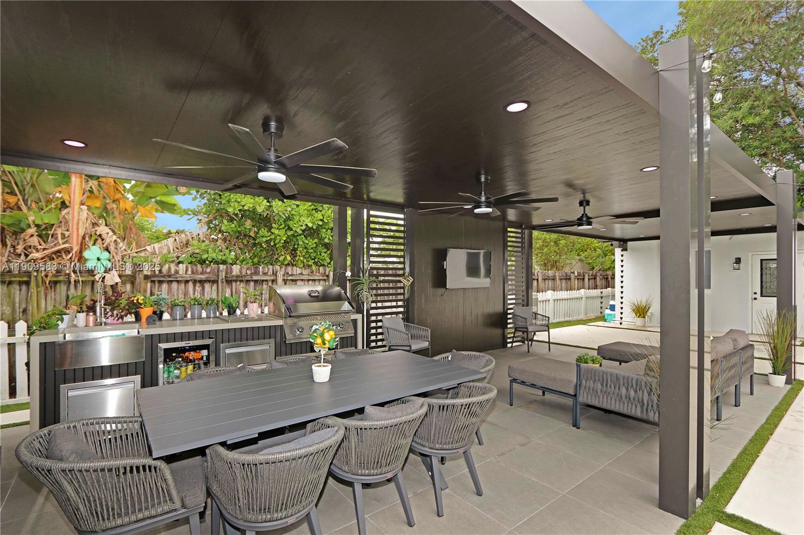 Miami, Florida, 33155, United States, 4 Bedrooms Bedrooms, ,4 BathroomsBathrooms,Residential,For Sale,1987905