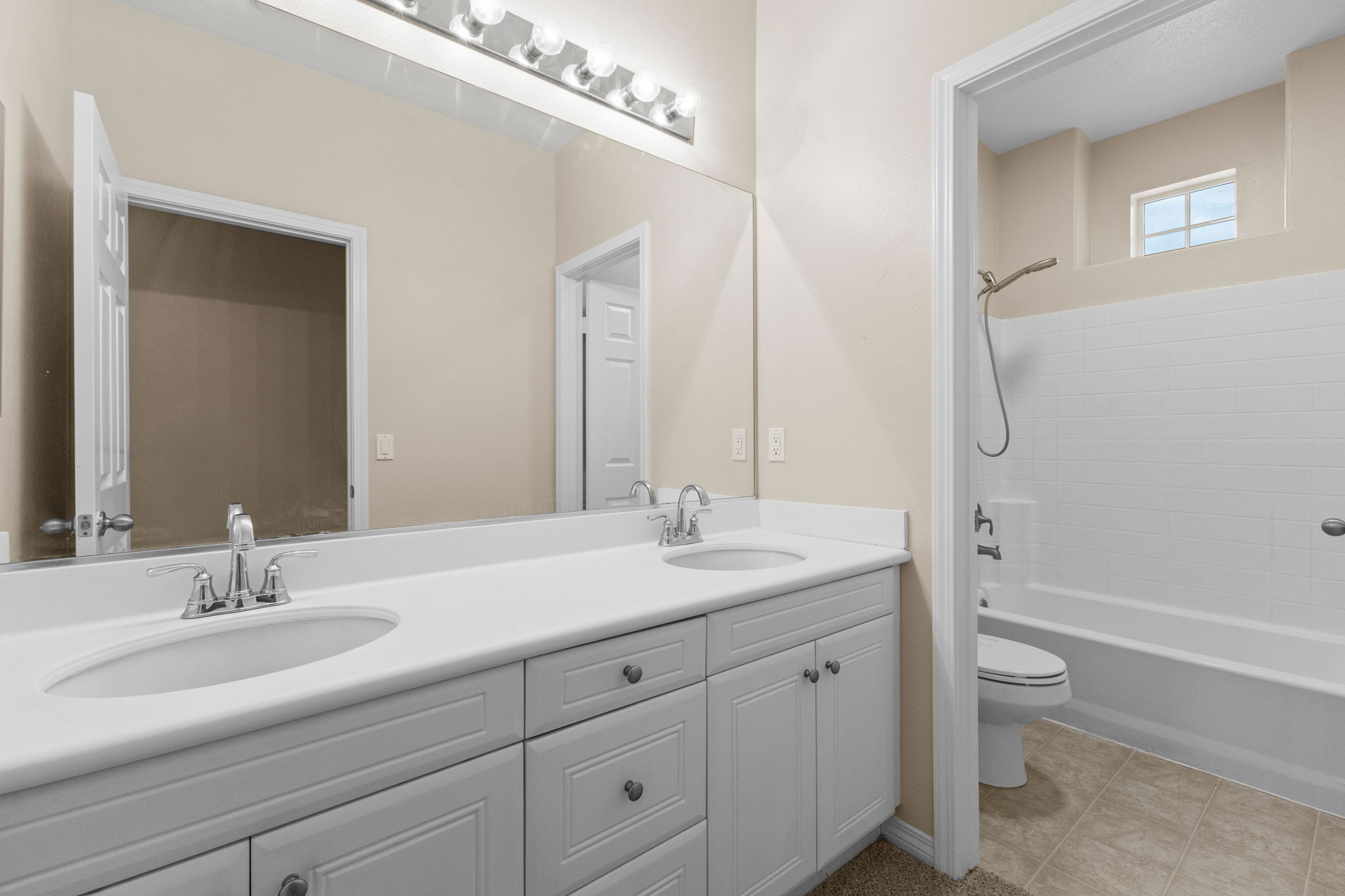 Redlands, California, 92374, United States, 6 Bedrooms Bedrooms, ,4 BathroomsBathrooms,Residential,For Sale,1923576