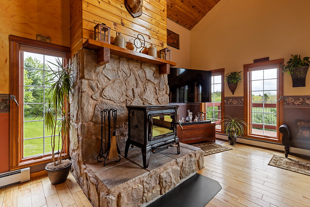 Liberty, Maine, 04949, United States, 2 Bedrooms Bedrooms, ,3 BathroomsBathrooms,Residential,For Sale,1838290