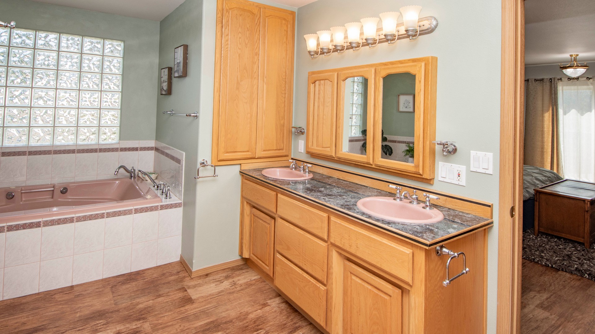 Bonners Ferry, Idaho, 83805, United States, 4 Bedrooms Bedrooms, ,4 BathroomsBathrooms,Residential,For Sale,1920426
