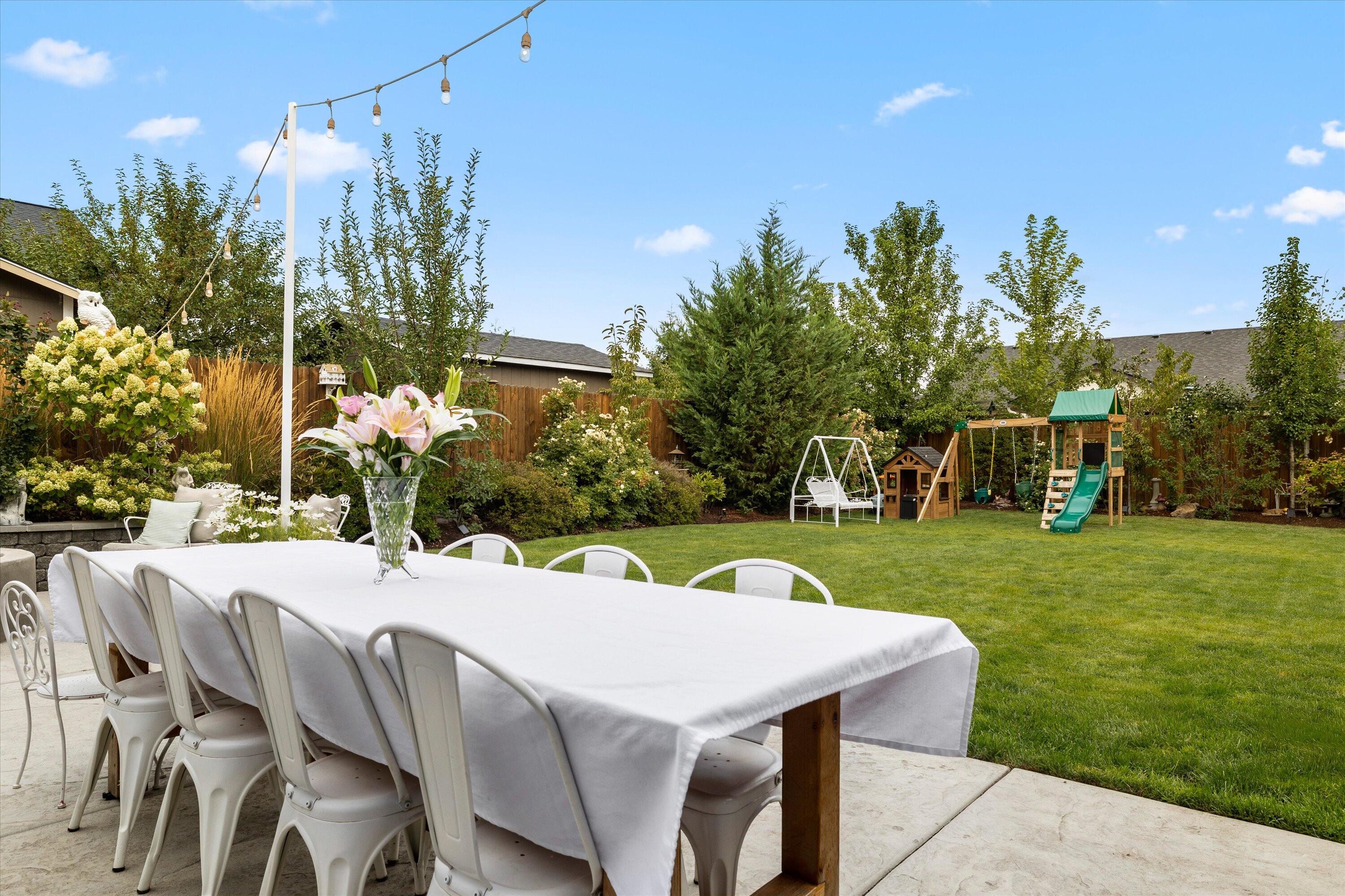 Redmond, Oregon, 97756, United States, 4 Bedrooms Bedrooms, ,3 BathroomsBathrooms,Residential,For Sale,1982797