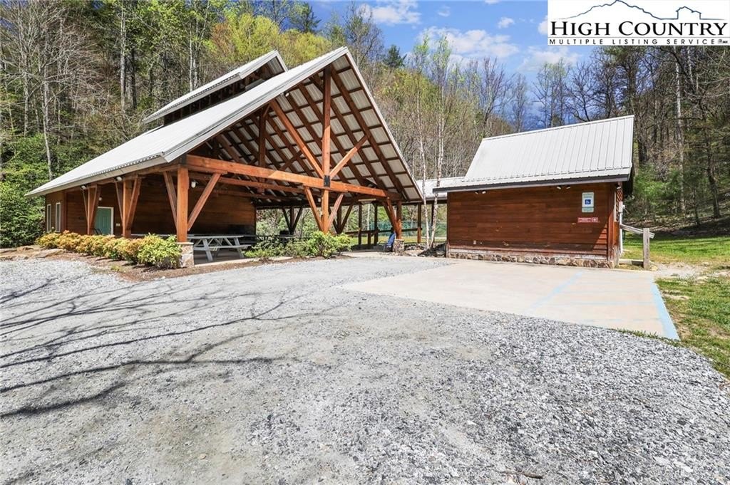 Ferguson, North Carolina, 28624, United States, 3 Bedrooms Bedrooms, ,2 BathroomsBathrooms,Residential,For Sale,1984424