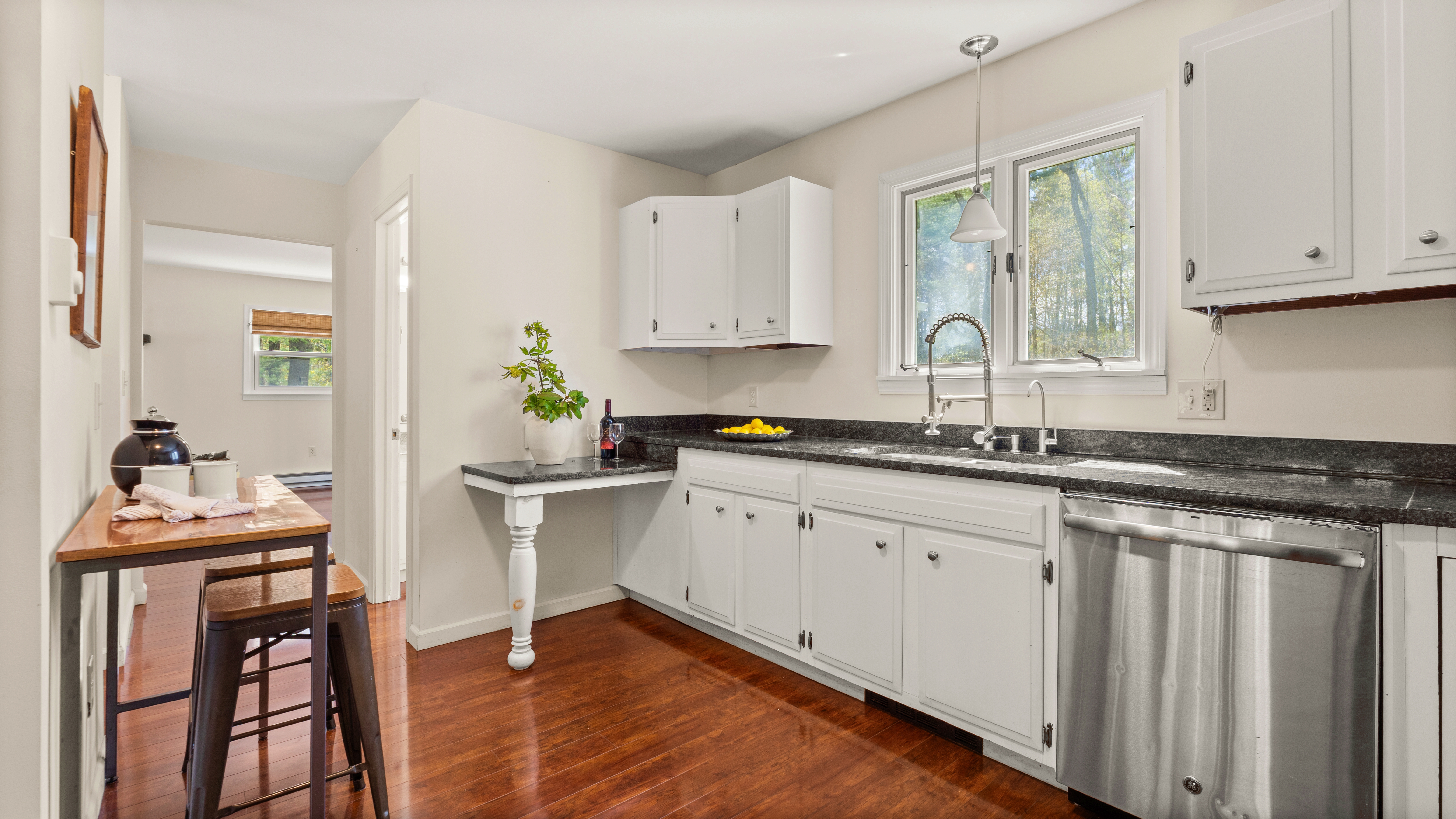  Idyllic Country Living: Sweet Cape on 2 Acres with Berkshire Proximity - 物件實景