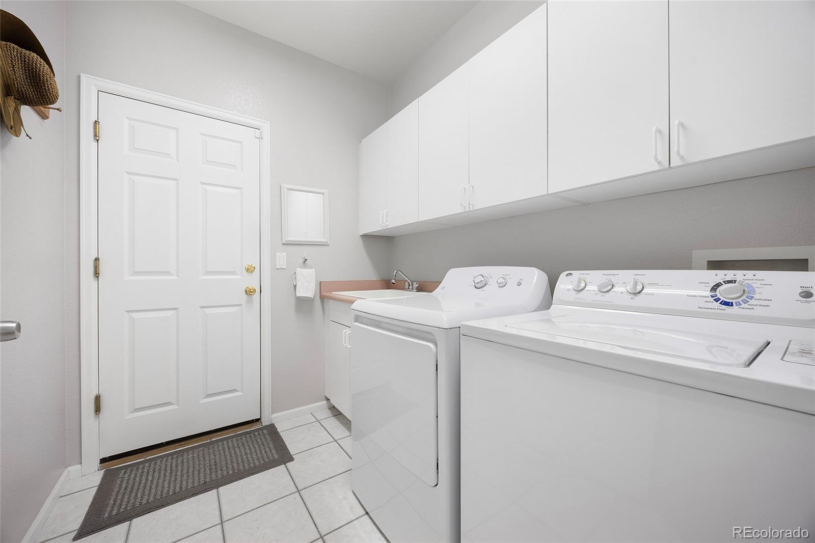 Centennial, Colorado, 80015, United States, 4 Bedrooms Bedrooms, ,3 BathroomsBathrooms,Residential,For Sale,1902637