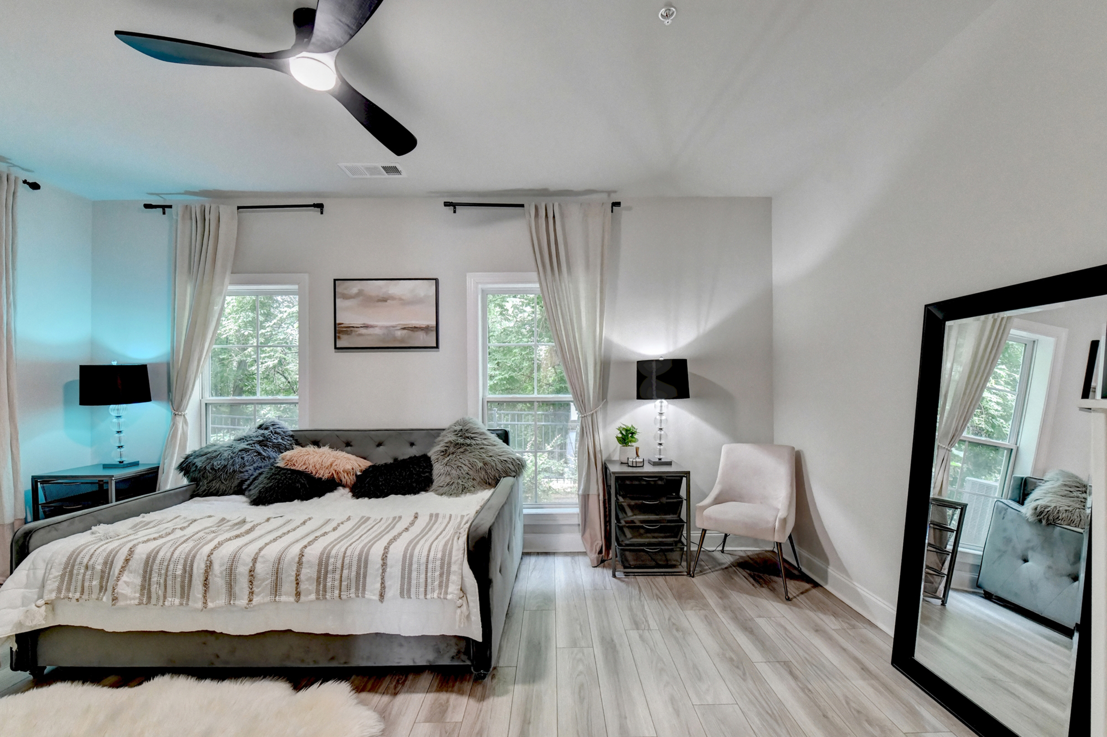  Welcome Home to this Magnificent Three-Story Townhome - 物件實景