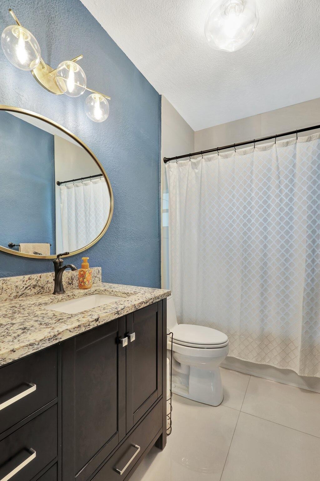 West Palm Beach, Florida, 33401, United States, 2 Bedrooms Bedrooms, ,1 BathroomBathrooms,Residential,For Sale,1942586