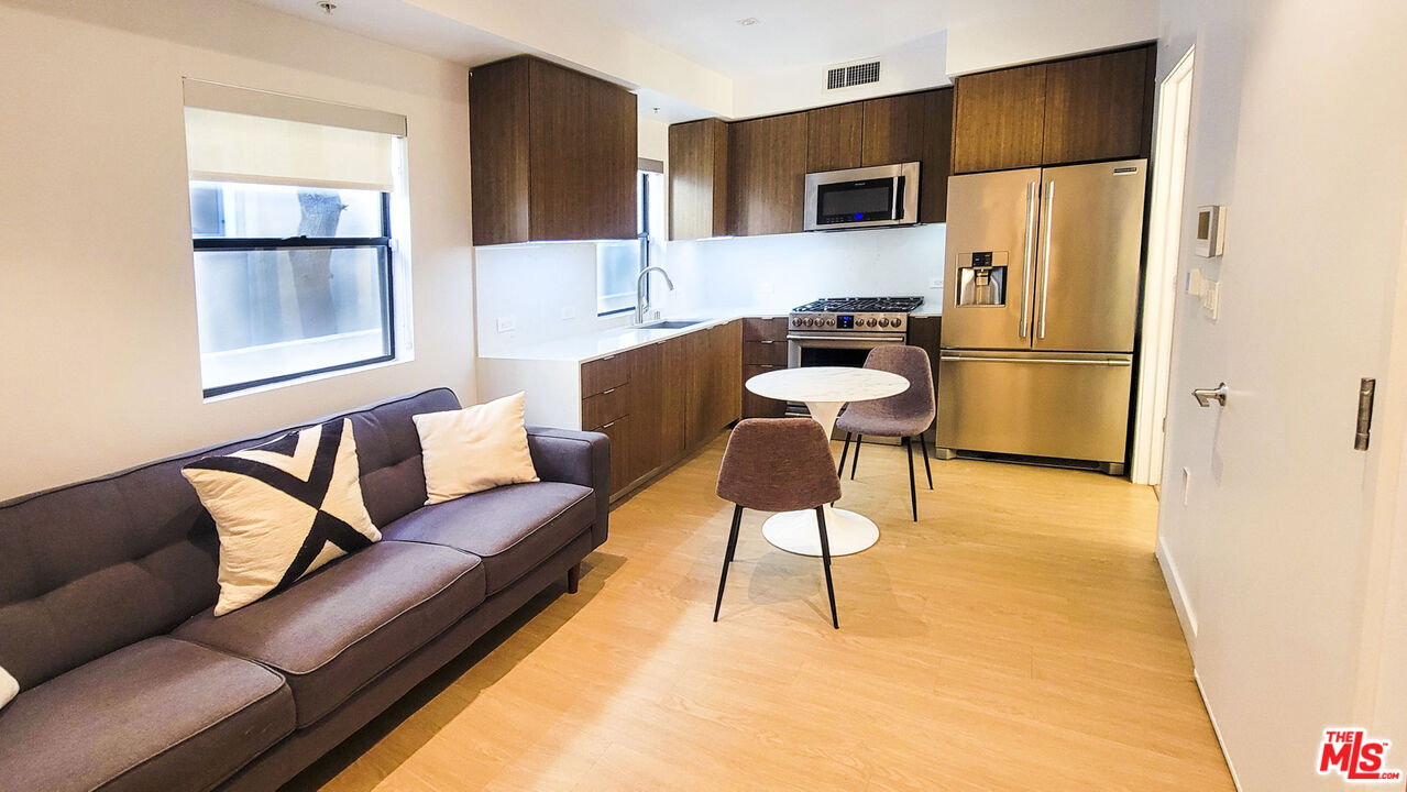 Los Angeles, California, 90049, United States, 27 Bedrooms Bedrooms, ,Residential,For Sale,1890269