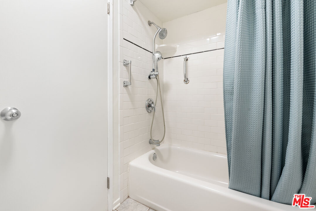 Los Angeles, California, 90042, United States, 2 Bedrooms Bedrooms, ,1 BathroomBathrooms,Residential,For Sale,1908297