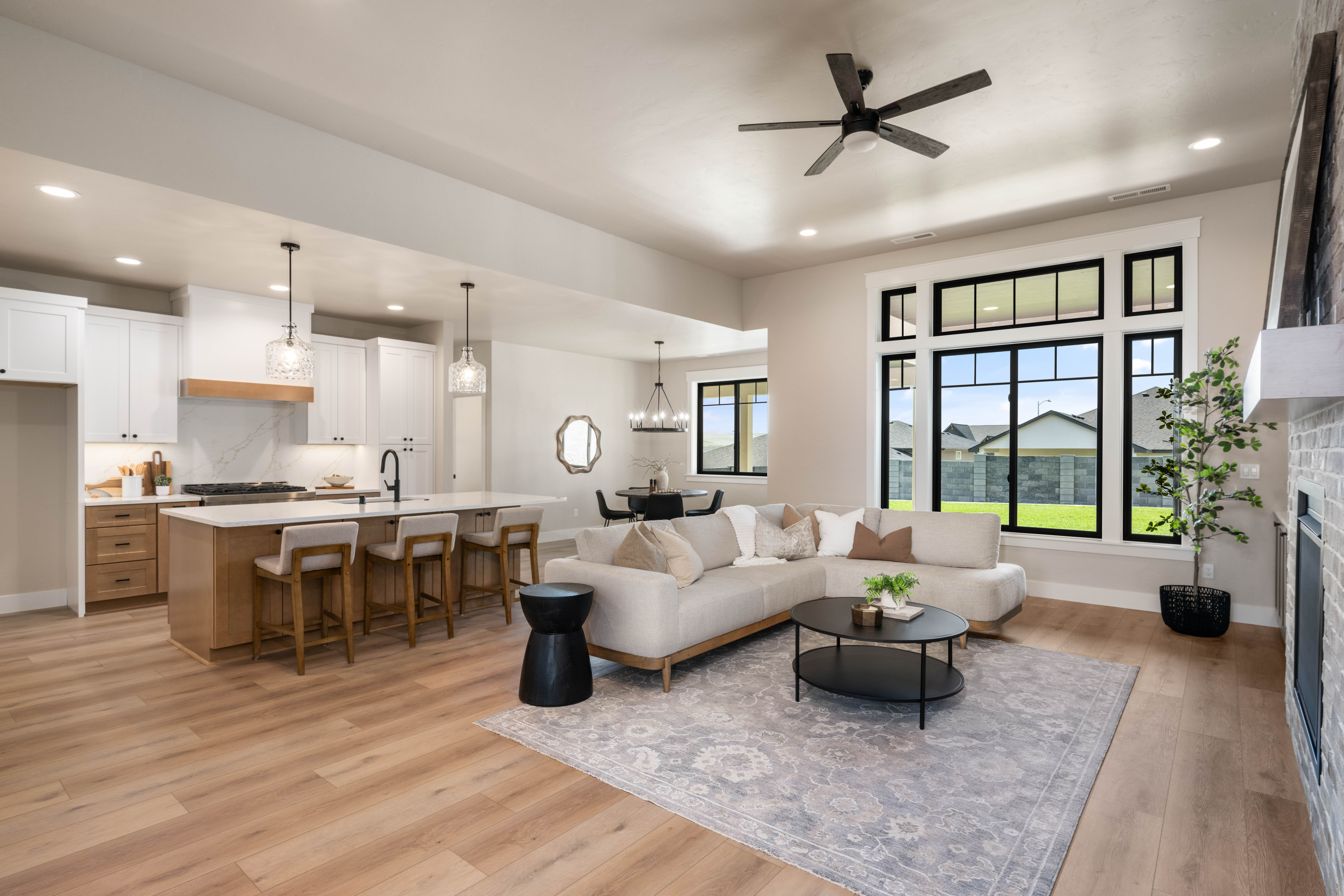  Brand new rambler with bonus room/ South Richland - 物件實景