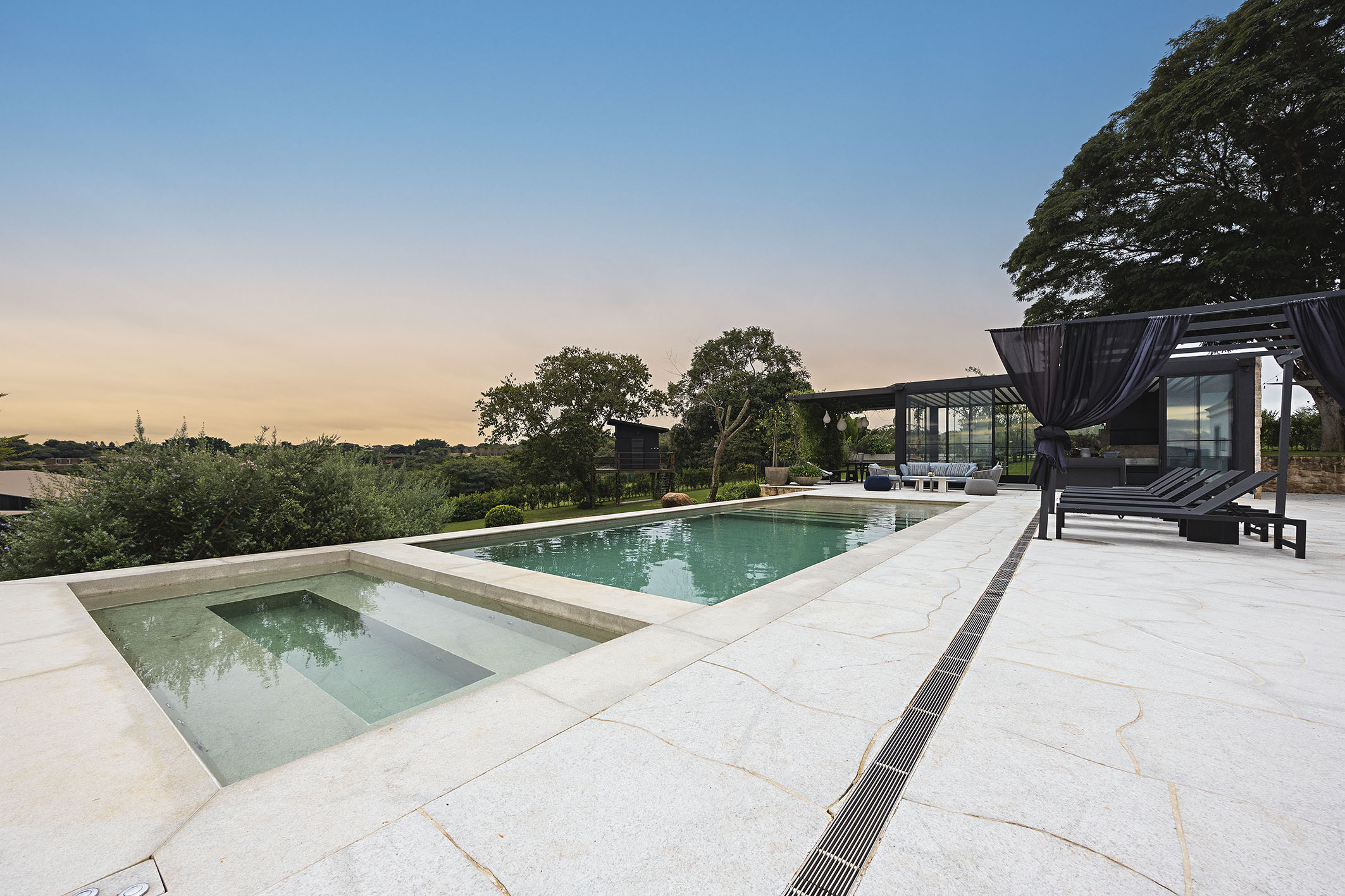  French-Inspired Residence on an Expansive Estate at Fazenda Boa Vista - 物件實景