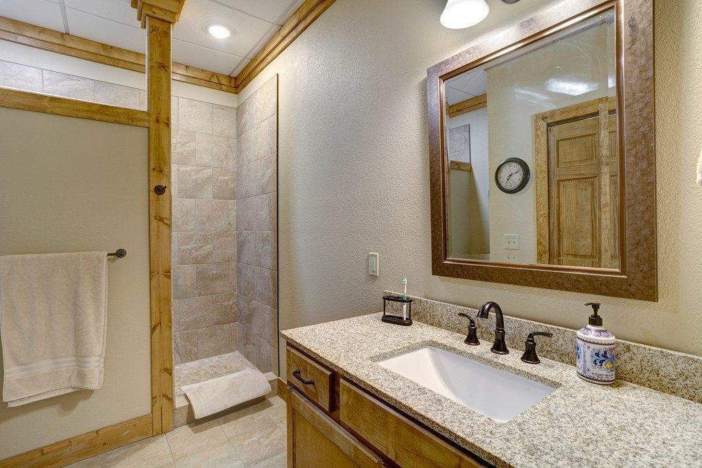 Hiawassee, Georgia, 30546, United States, 4 Bedrooms Bedrooms, ,5 BathroomsBathrooms,Residential,For Sale,1880672