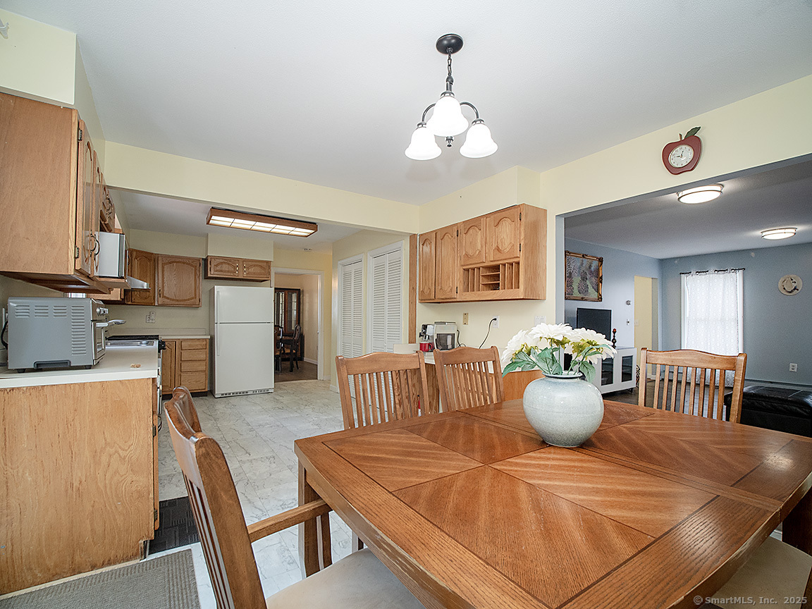 Woodbridge, Connecticut, 06525, United States, 4 Bedrooms Bedrooms, ,4 BathroomsBathrooms,Residential,For Sale,1906331