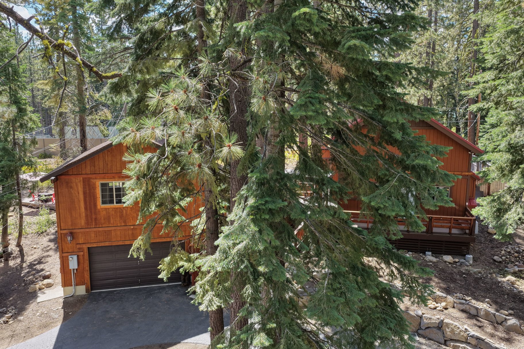  West Shore Gem - An Authentic Pineland Chalet with Detached Garage + Studio - 物件實景