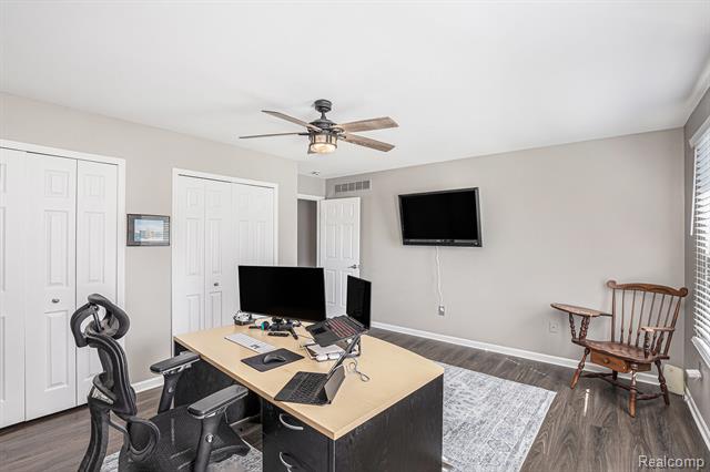 Wixom, Michigan, 48393, United States, 5 Bedrooms Bedrooms, ,4 BathroomsBathrooms,Residential,For Sale,1930783