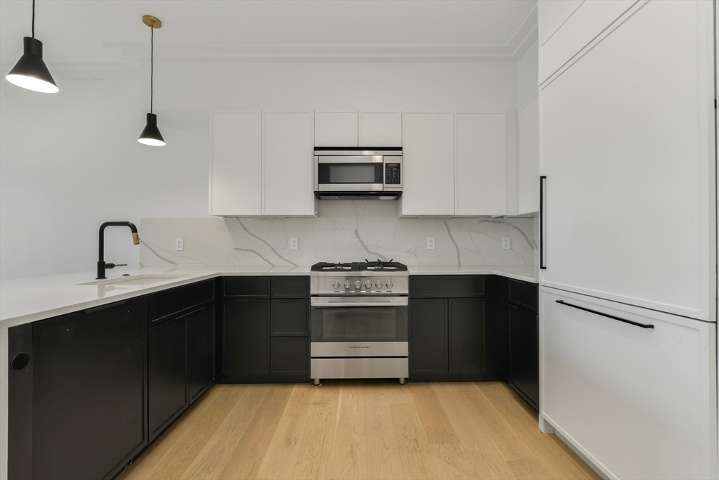 Boston, Massachusetts, 02135, United States, 2 Bedrooms Bedrooms, ,2 BathroomsBathrooms,Residential,For Sale,1873644