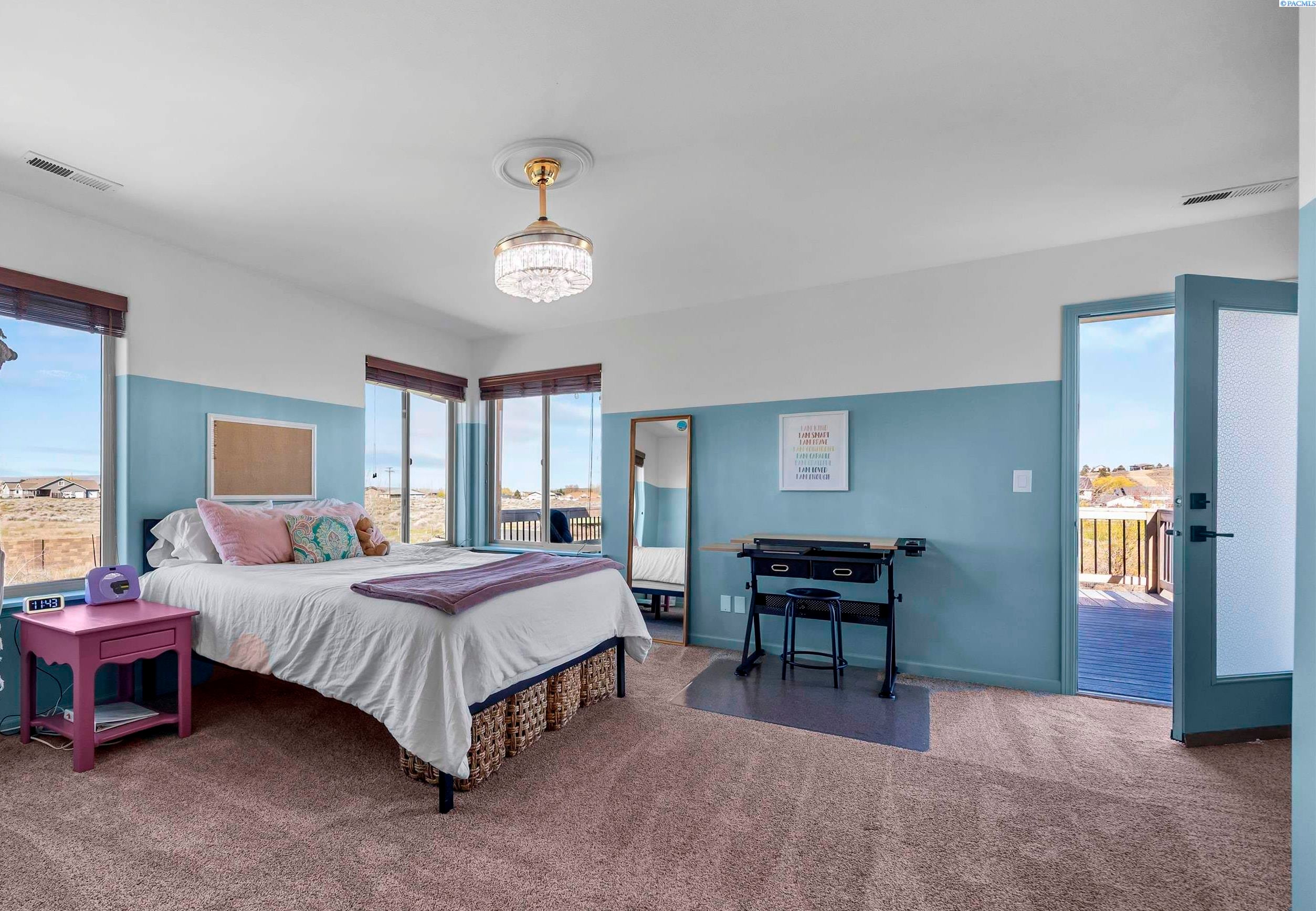 West Richland, Washington, 99353, United States, 4 Bedrooms Bedrooms, ,4 BathroomsBathrooms,Residential,For Sale,2031240