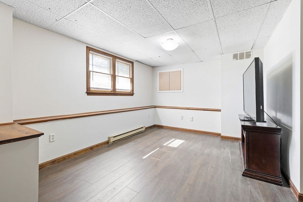 Milford, Massachusetts, 01757, United States, 3 Bedrooms Bedrooms, ,2 BathroomsBathrooms,Residential,For Sale,1987484