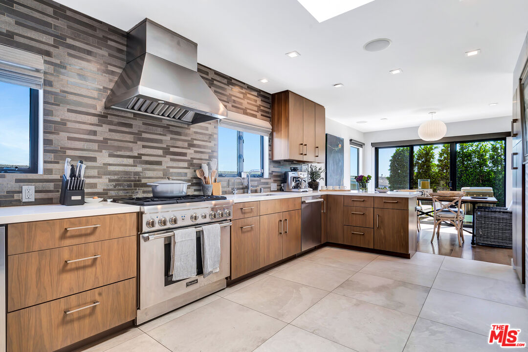 Malibu, California, 90265, United States, 4 Bedrooms Bedrooms, ,3 BathroomsBathrooms,Residential,For Sale,1925740