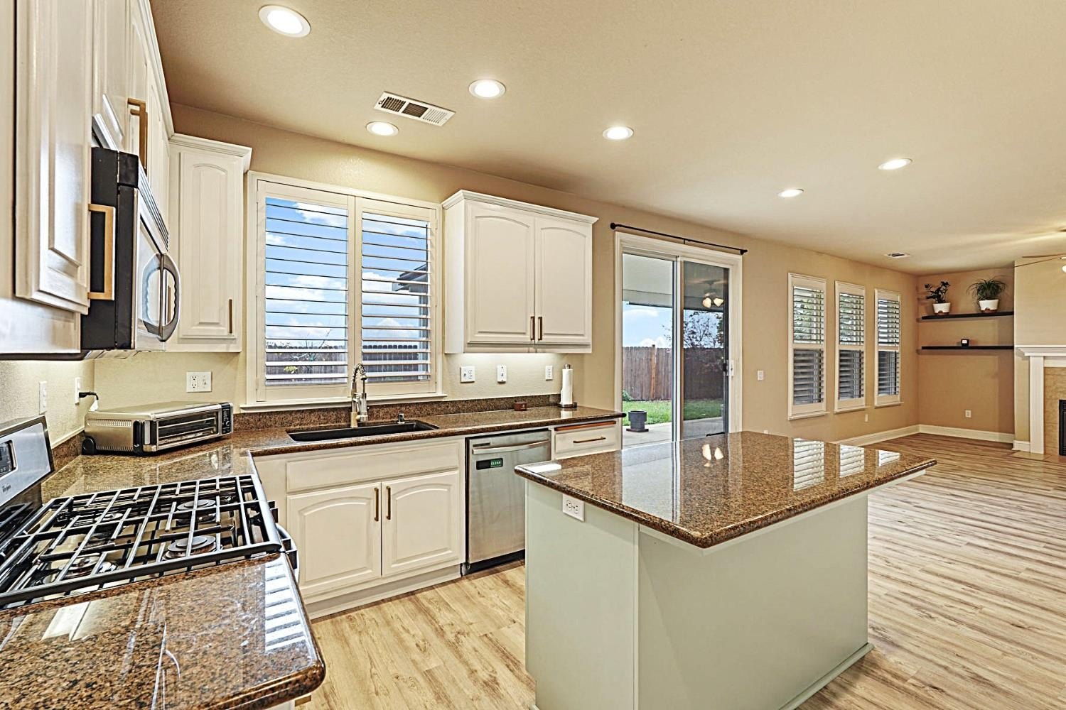 Valley Springs, California, 95252, United States, 3 Bedrooms Bedrooms, ,3 BathroomsBathrooms,Residential,For Sale,2005908