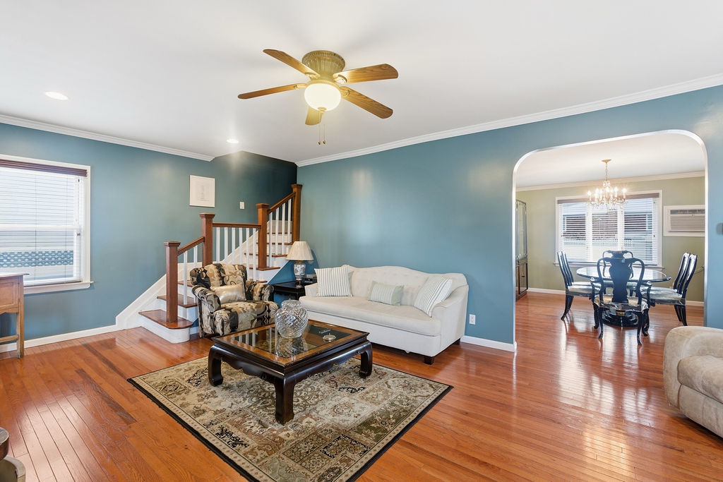 Howard Beach, New York, 11414, United States, 4 Bedrooms Bedrooms, ,1 BathroomBathrooms,Residential,For Sale,1986099