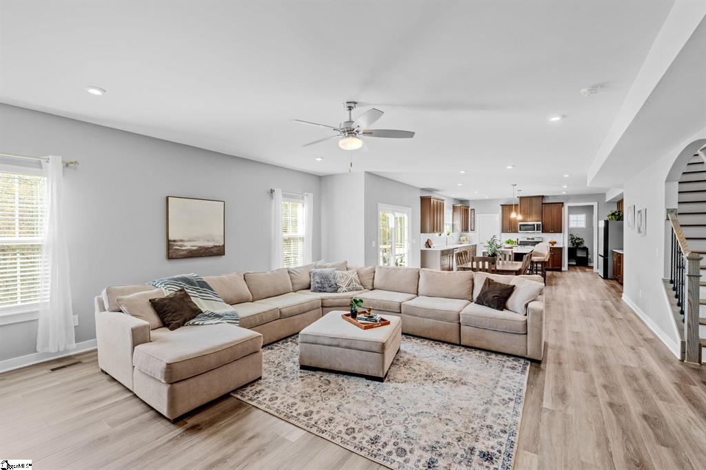 Greenville, South Carolina, 29607, United States, 6 Bedrooms Bedrooms, ,4 BathroomsBathrooms,Residential,For Sale,1986555