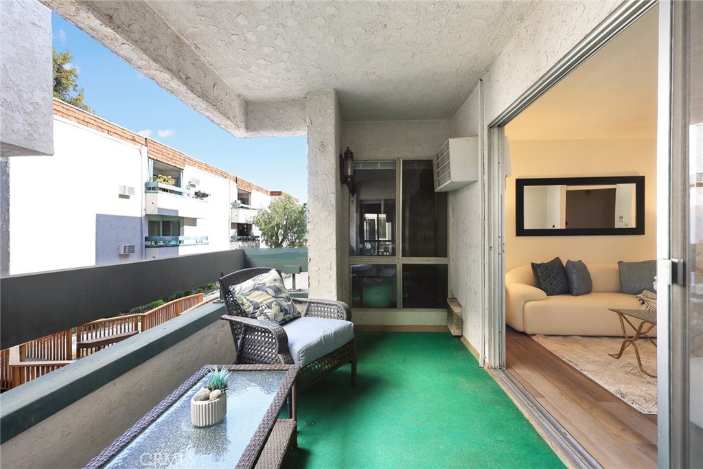 Pasadena, California, 91101, United States, 2 Bedrooms Bedrooms, ,1 BathroomBathrooms,Residential,For Sale,2002263