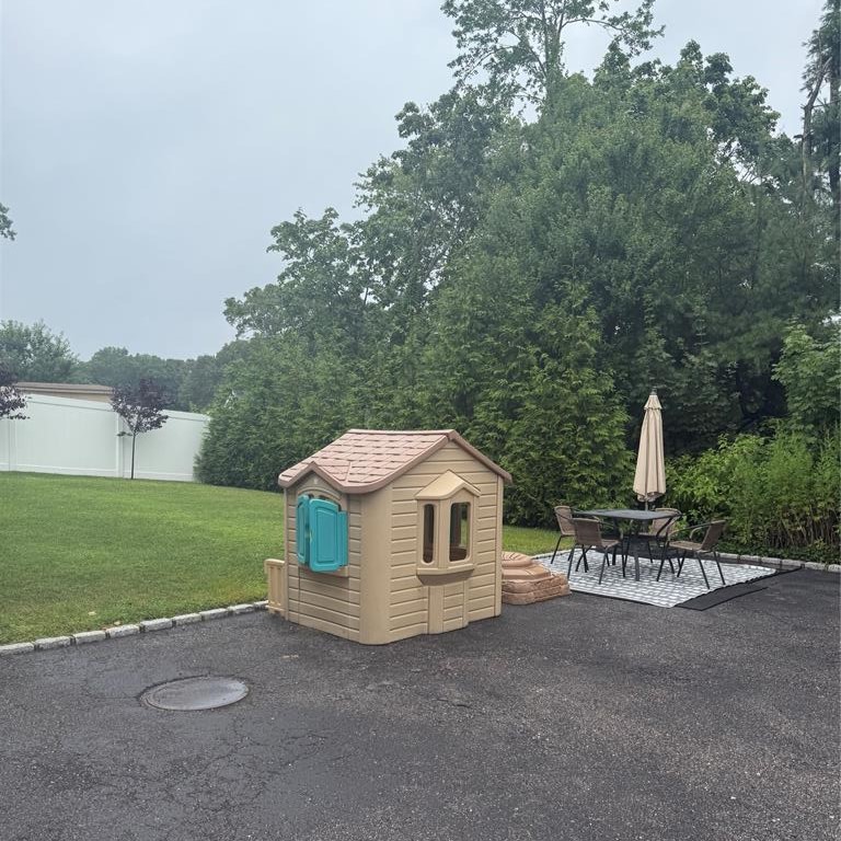 Ronkonkoma, New York, 11779, United States, 4 Bedrooms Bedrooms, ,2 BathroomsBathrooms,Residential,For Sale,1906484