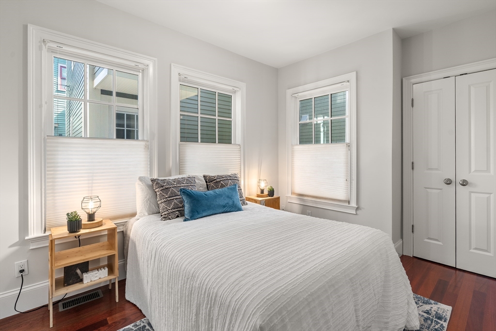 Cambridge, Massachusetts, 02139, United States, 4 Bedrooms Bedrooms, ,3 BathroomsBathrooms,Residential,For Sale,1939479