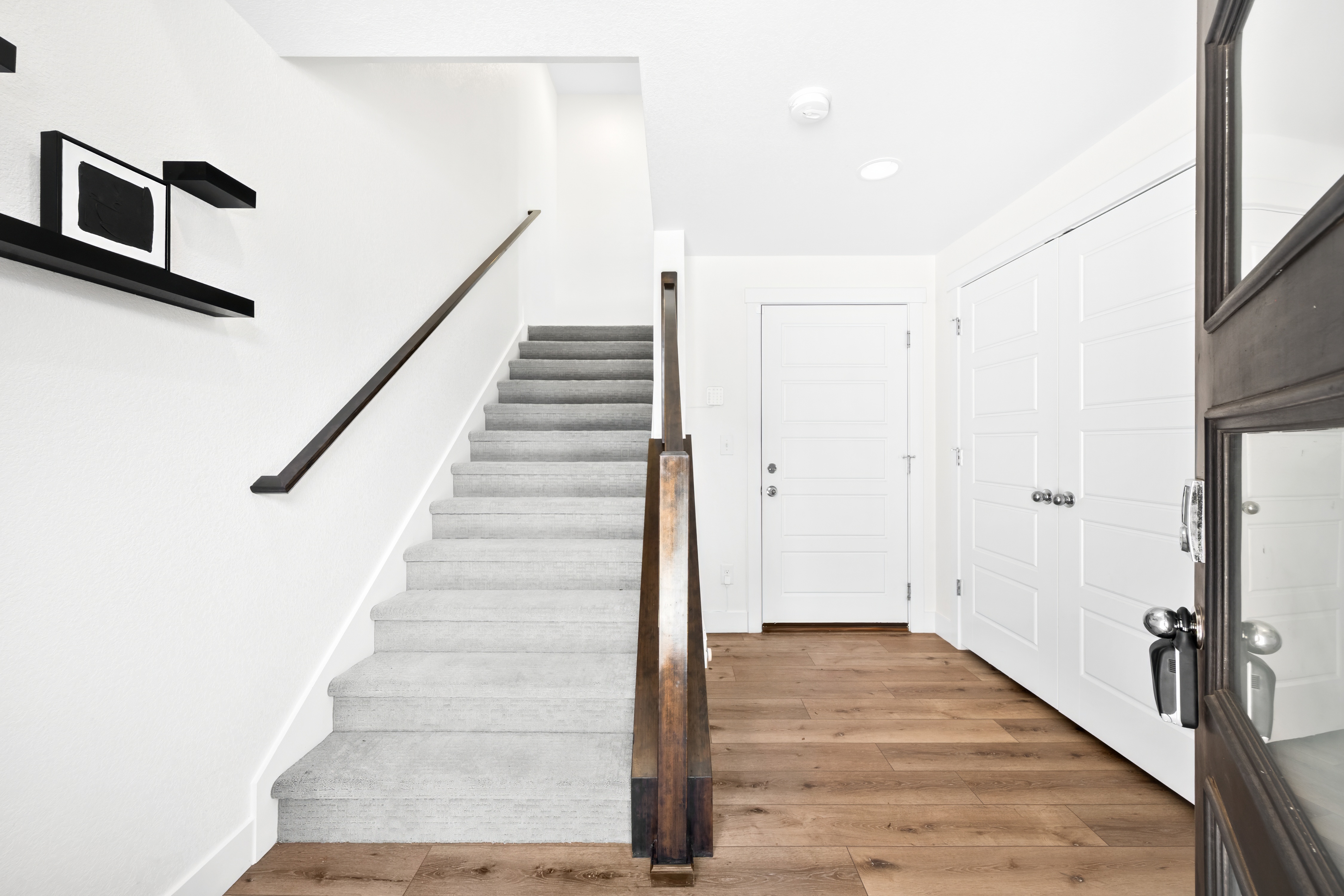  Light Drenched, End-Unit, Three-Story Townhome Plus Rooftop Deck - 物件實景