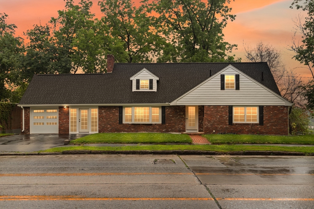 Lowell, Massachusetts, 01852, United States, 4 Bedrooms Bedrooms, ,3 BathroomsBathrooms,Residential,For Sale,1885634