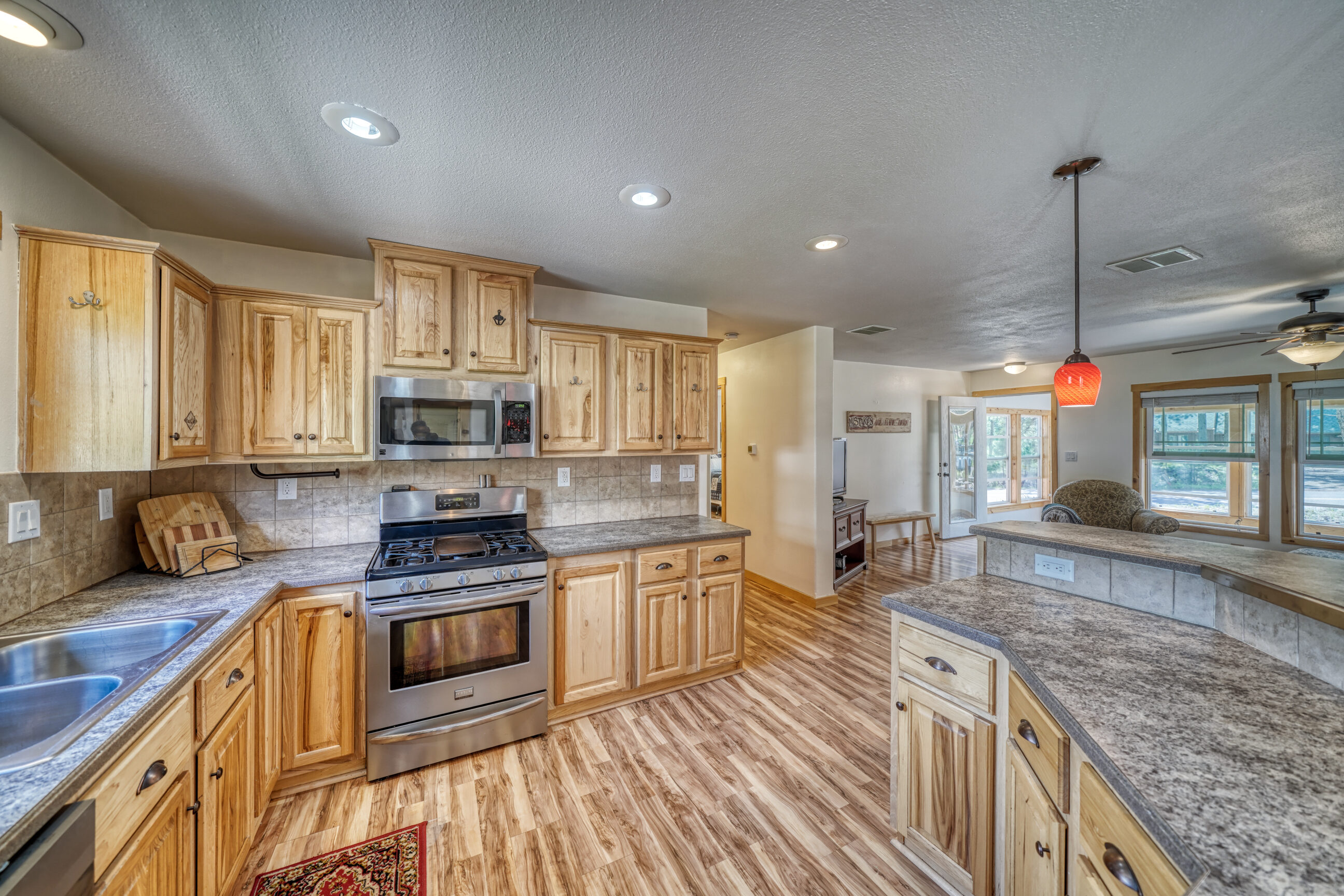 Woodland Park, Colorado, 80863, United States, 3 Bedrooms Bedrooms, ,2 BathroomsBathrooms,Residential,For Sale,1891274
