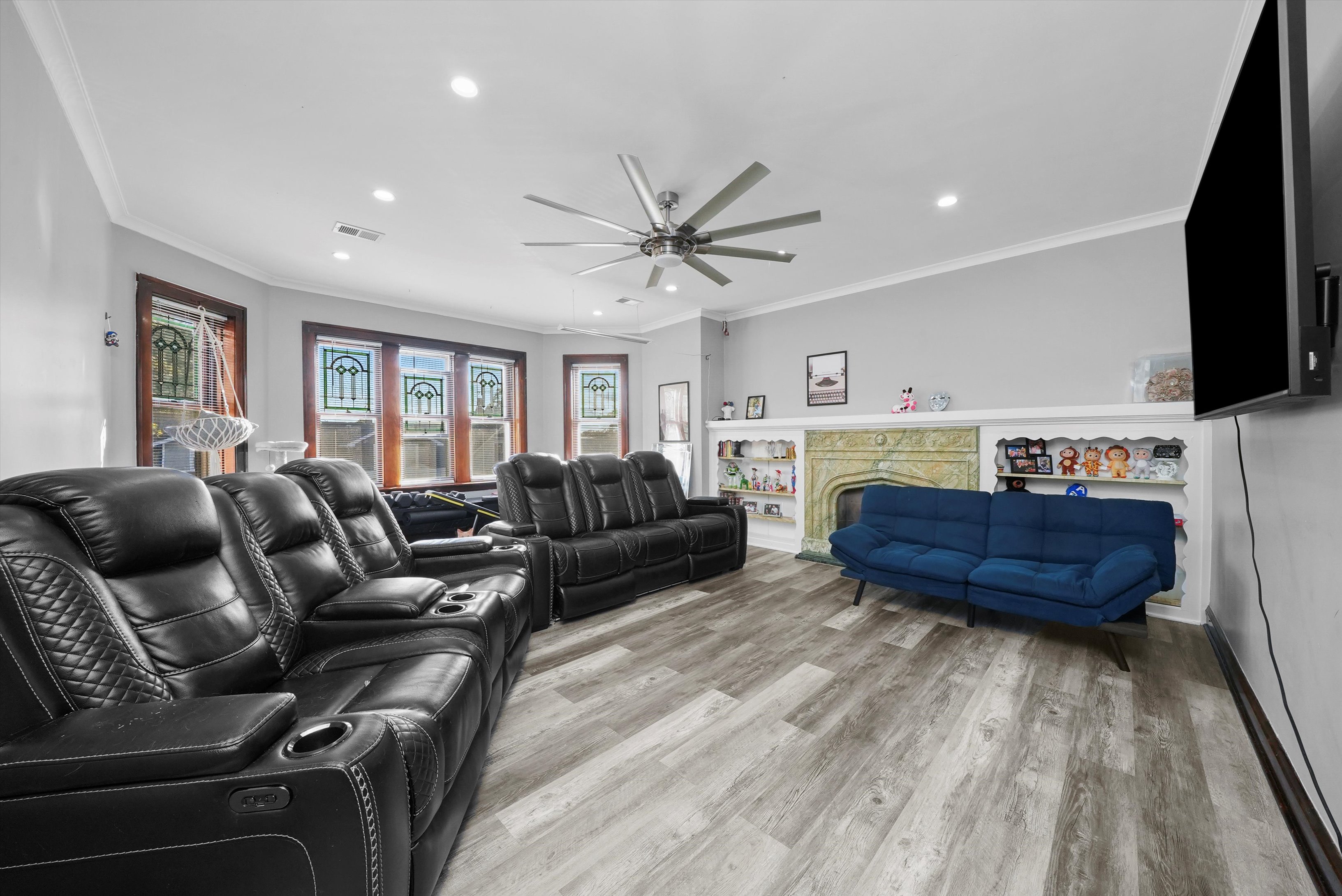 Chicago, Illinois, 60639, United States, 8 Bedrooms Bedrooms, ,3 BathroomsBathrooms,Residential,For Sale,1986101