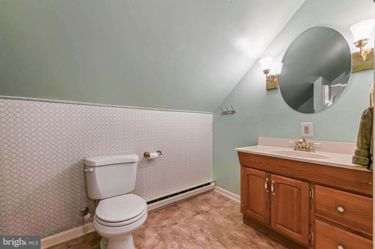 Easton, Maryland, 21601, United States, 5 Bedrooms Bedrooms, ,4 BathroomsBathrooms,Residential,For Sale,2002273