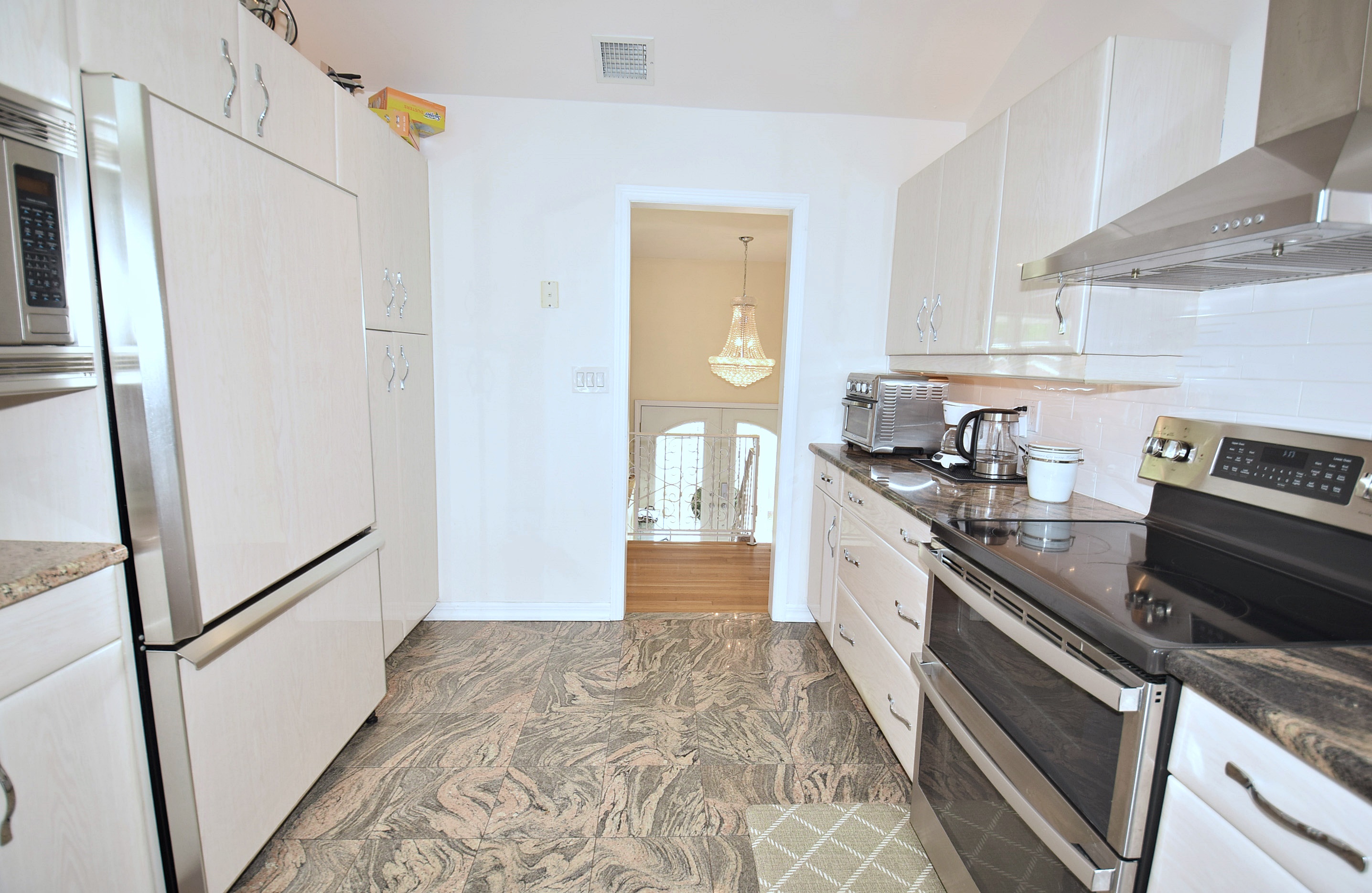 Wheatley Heights, New York, 11798, United States, 5 Bedrooms Bedrooms, ,2 BathroomsBathrooms,Residential,For Sale,1892743