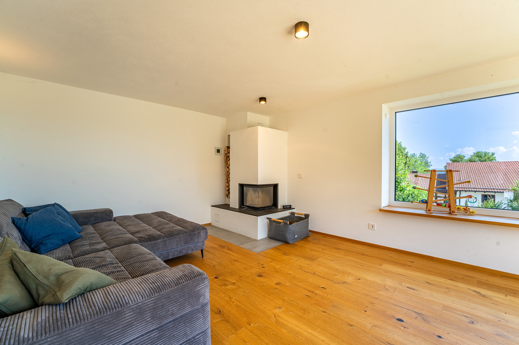  where  every day begin s with a view of the mountains: modern living with a pan... - 物件實景