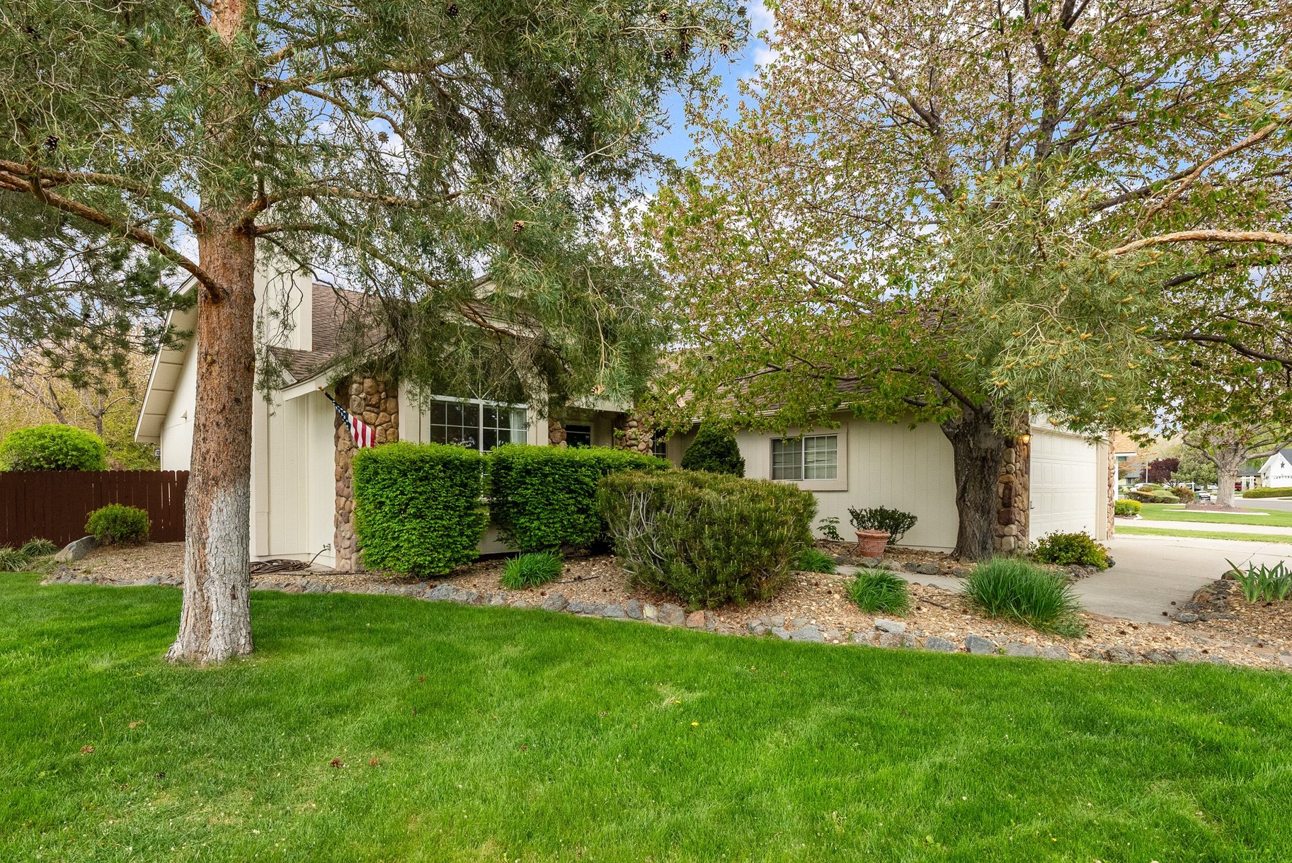  Windhaven Home with Designer Kitchen and Extensive Upgrades - 物件實景