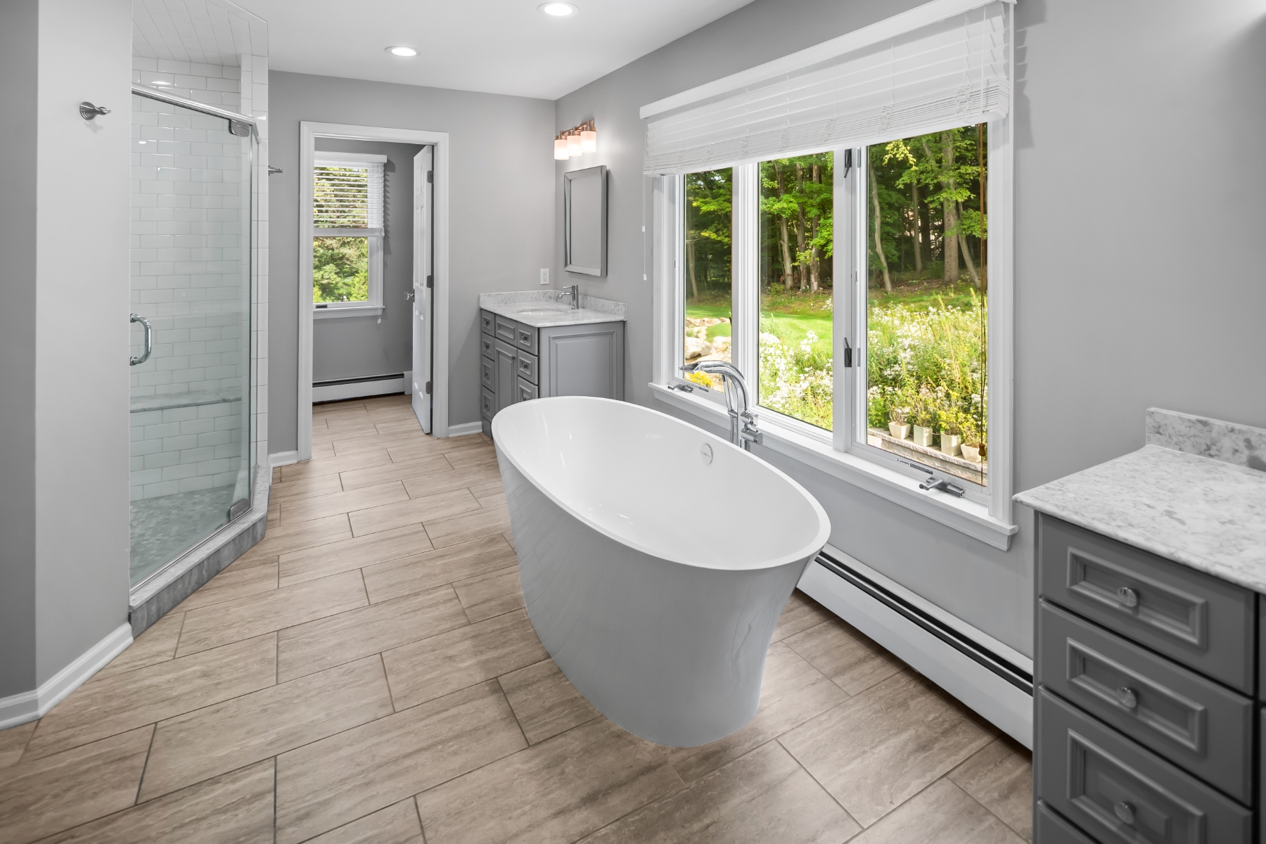  Updated Custom Colonial Home Brings Private Natural Setting Into Daily Life - 物件實景