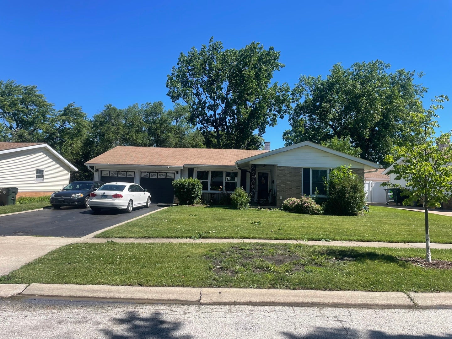 Pleasant Dr, Elk Grove Village, IL 60007