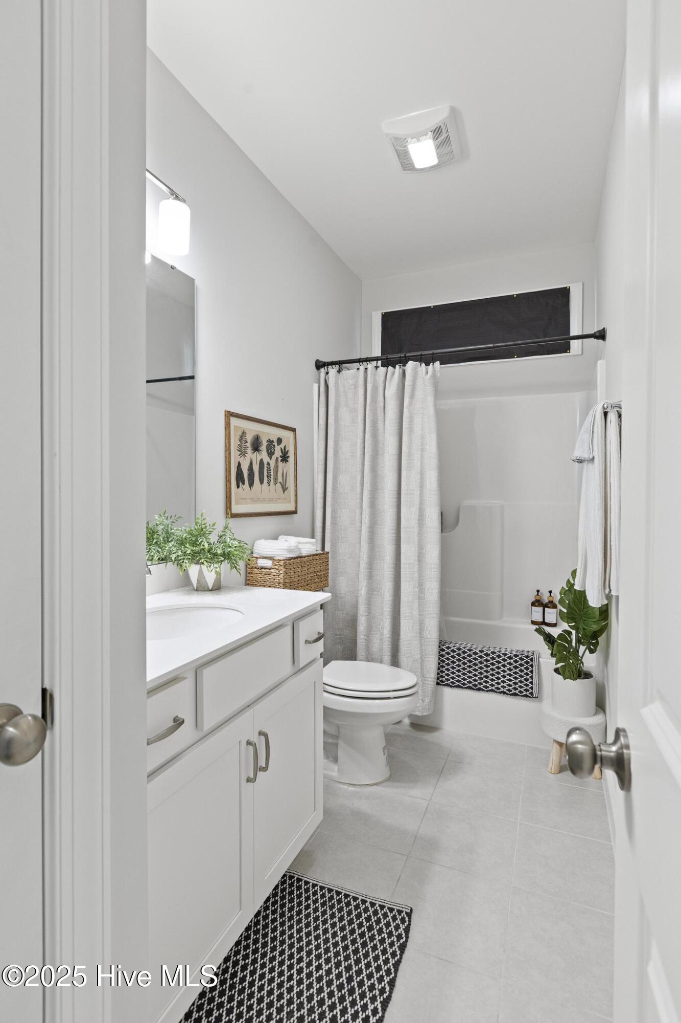 Hampstead, North Carolina, 28443, United States, 5 Bedrooms Bedrooms, ,4 BathroomsBathrooms,Residential,For Sale,1972632