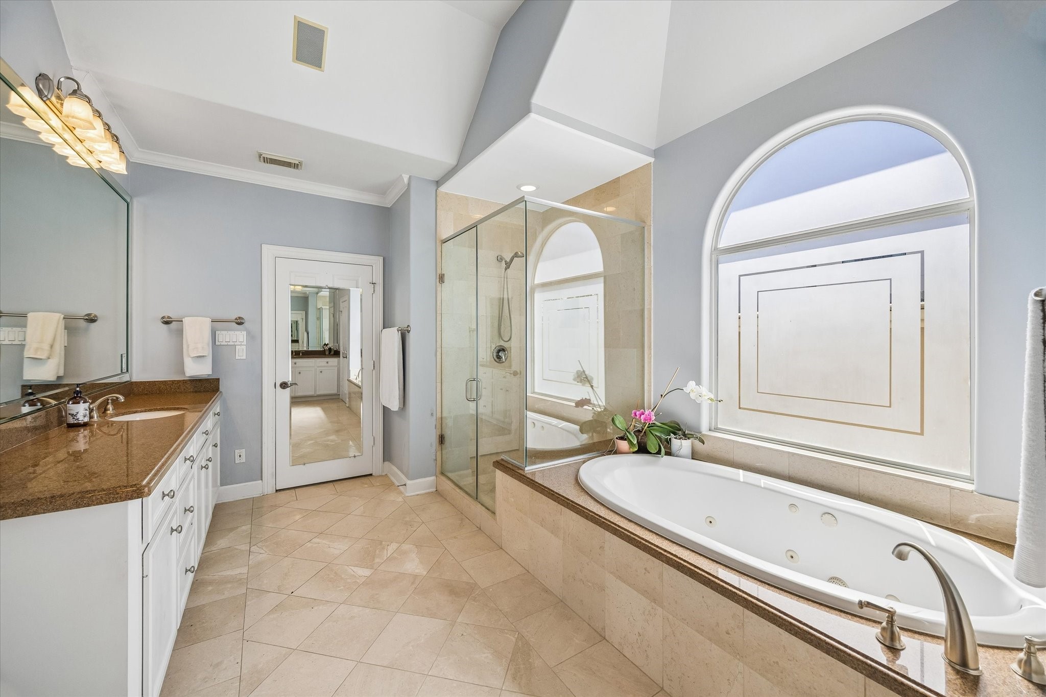  2426 Nantucket Drive B - 物件實景