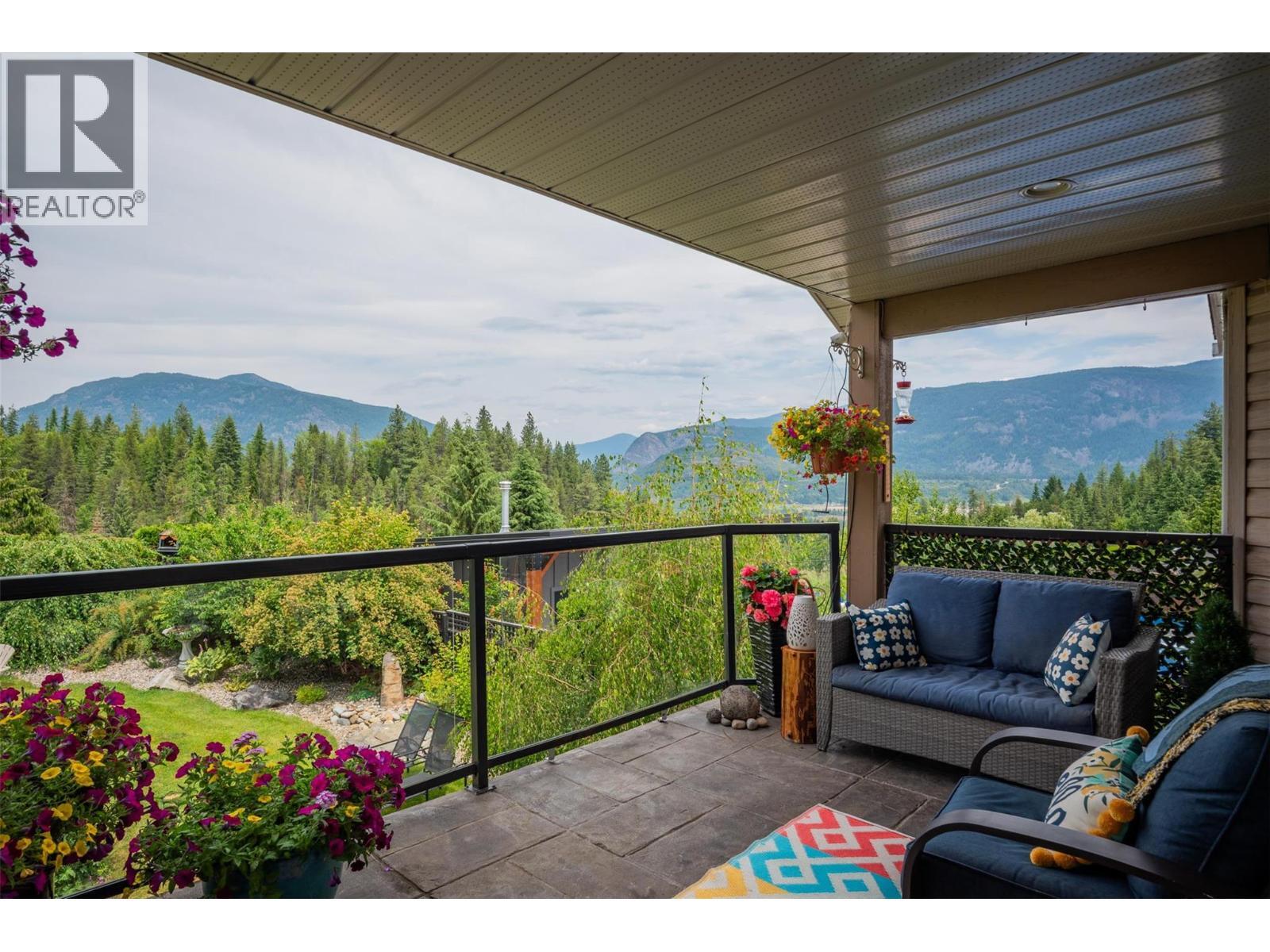 CASTLEGAR, British Columbia, V1N 3Z1, CA, 5 Bedrooms Bedrooms, ,3 BathroomsBathrooms,Residential,For Sale,1918005