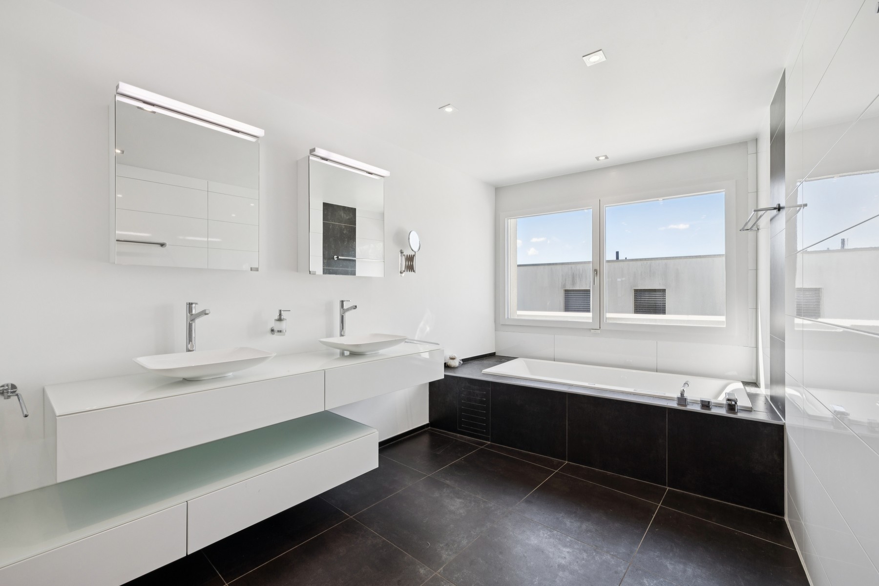  Exceptional property just outside downtown Bulle - 物件實景