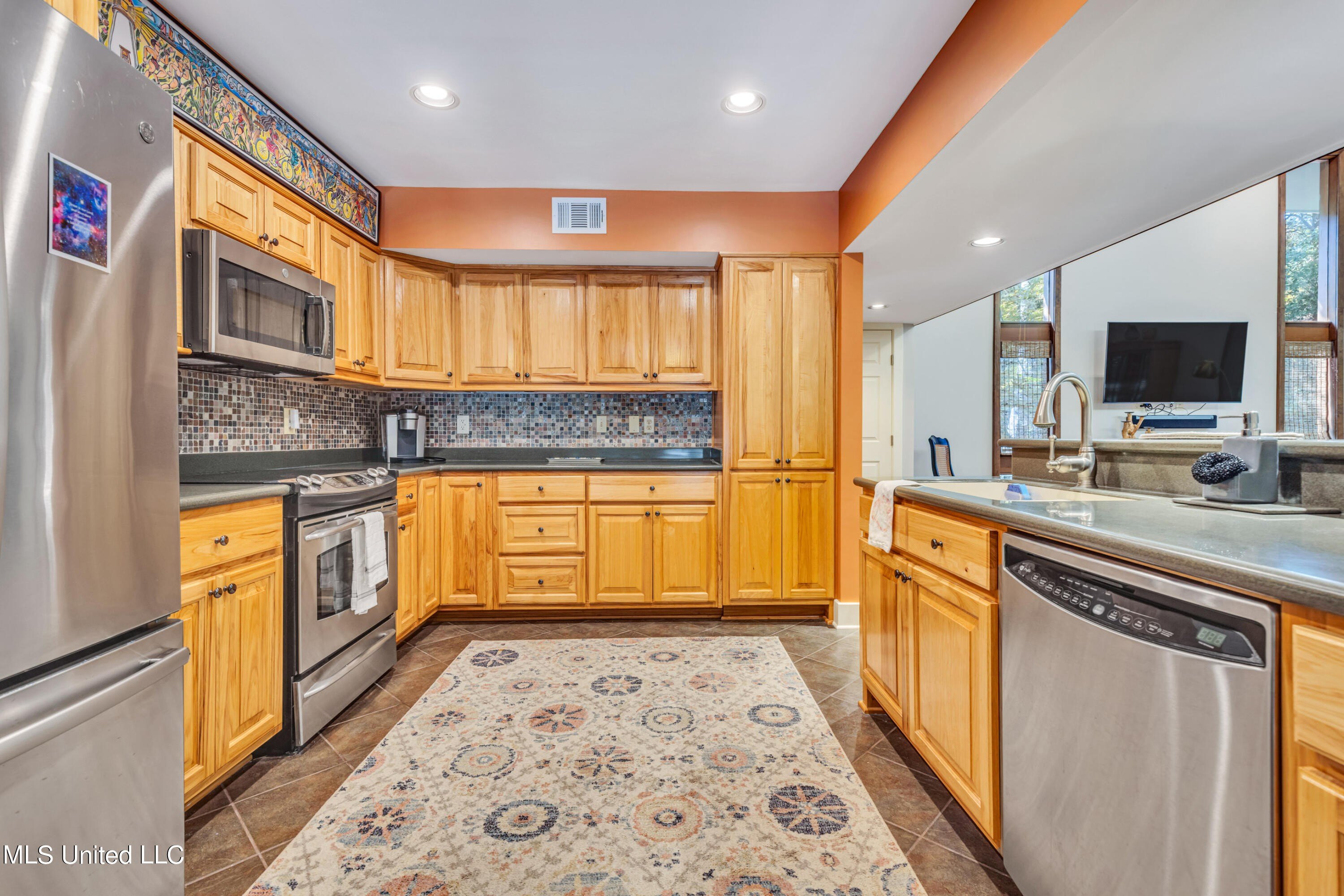 Ocean Springs, Mississippi, 39564, United States, 3 Bedrooms Bedrooms, ,4 BathroomsBathrooms,Residential,For Sale,1942785