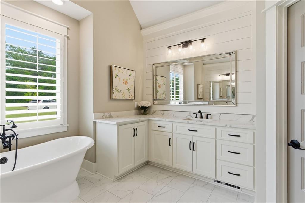 Waleska, Georgia, 30183, United States, 4 Bedrooms Bedrooms, ,4 BathroomsBathrooms,Residential,For Sale,2048996