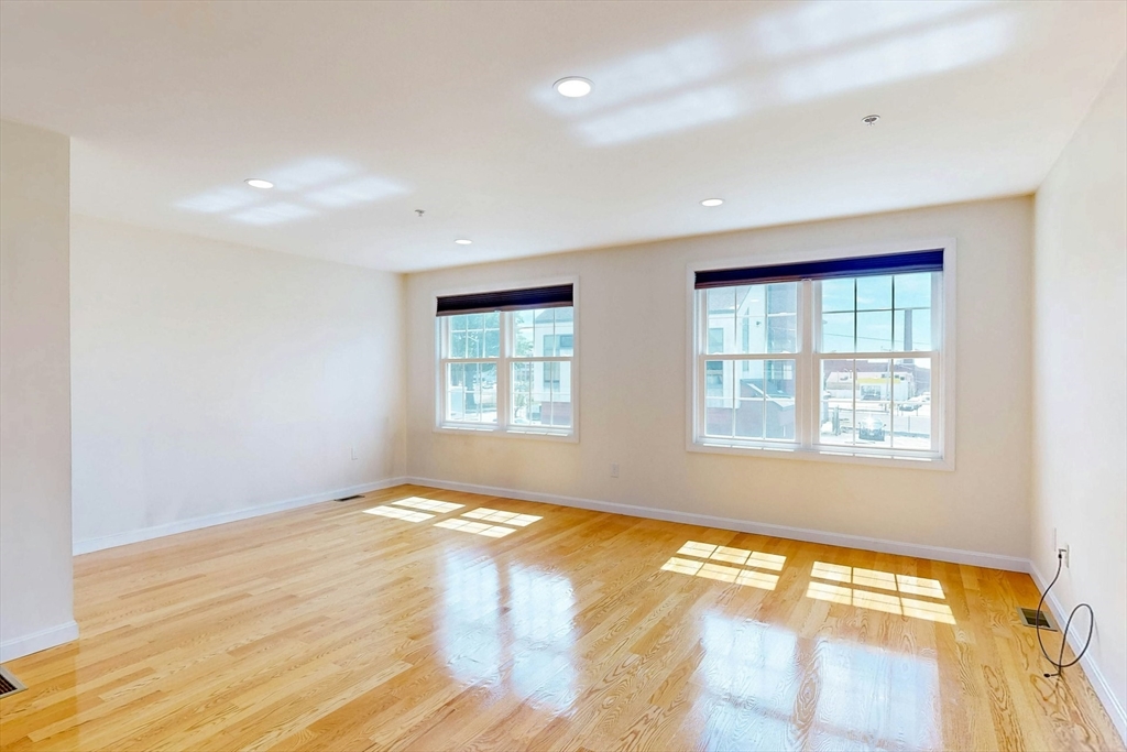Lynn, Massachusetts, 01905, United States, 2 Bedrooms Bedrooms, ,2 BathroomsBathrooms,Residential,For Sale,1942525