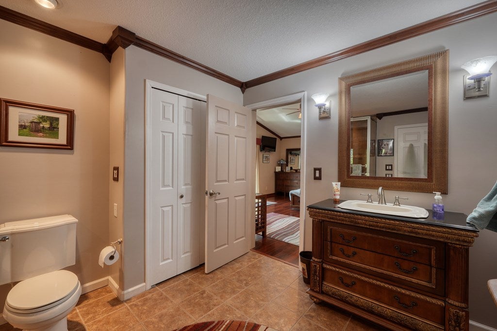 Hayesville, North Carolina, 28904, United States, 3 Bedrooms Bedrooms, ,4 BathroomsBathrooms,Residential,For Sale,1919513