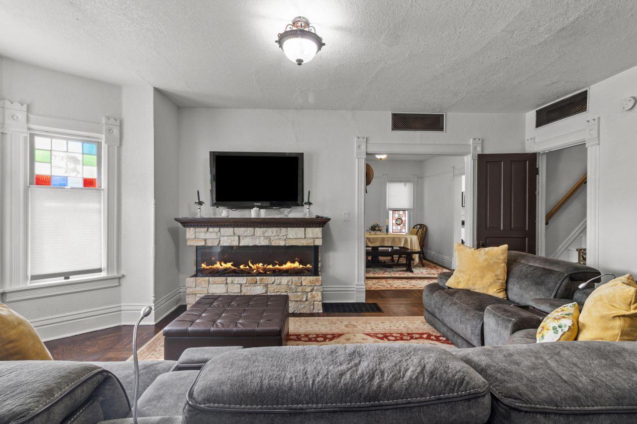 Lake Geneva, Wisconsin, 53147, United States, 4 Bedrooms Bedrooms, ,2 BathroomsBathrooms,Residential,For Sale,1849872