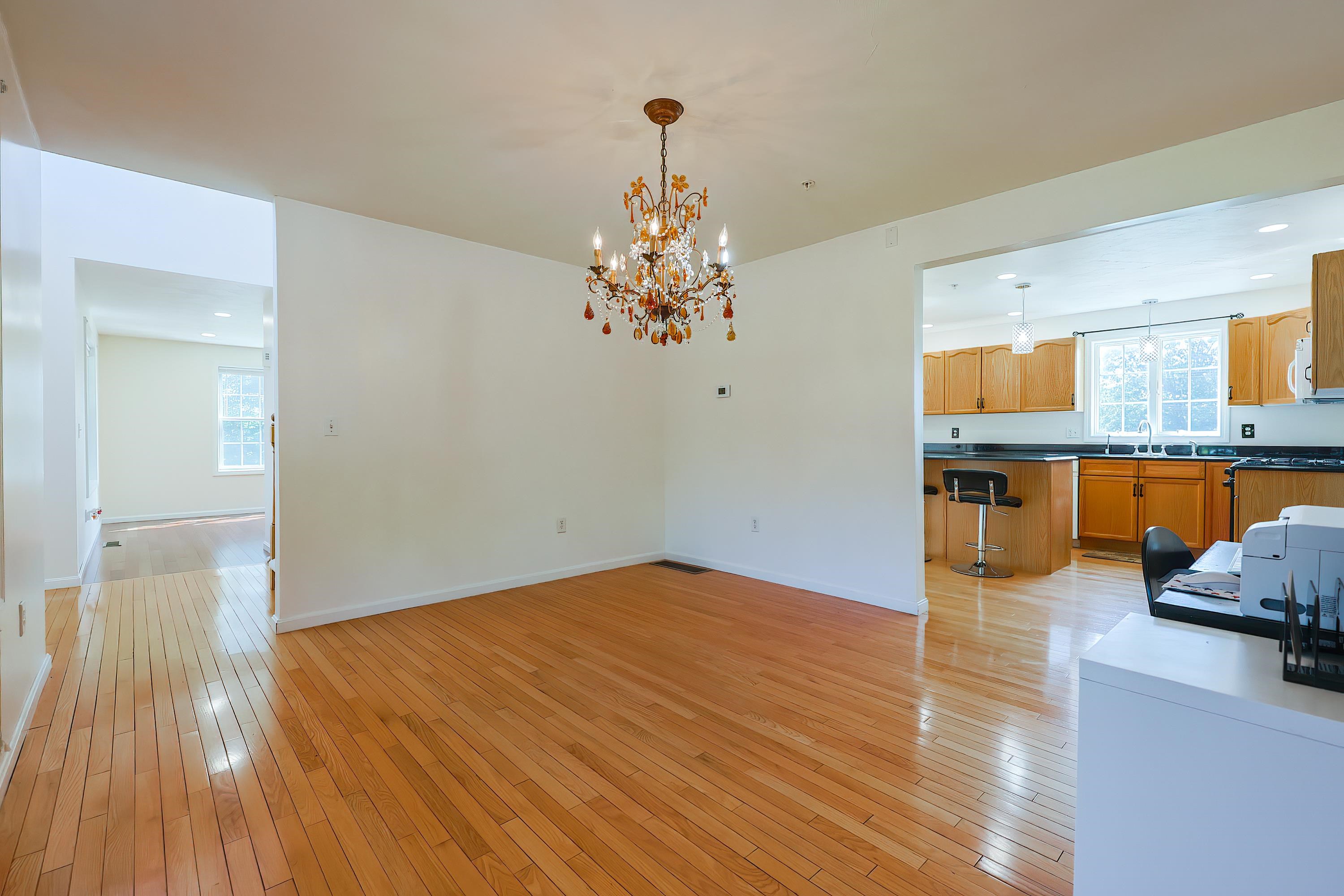 Derry, New Hampshire, 03038, United States, 3 Bedrooms Bedrooms, ,2 BathroomsBathrooms,Residential,For Sale,1926194
