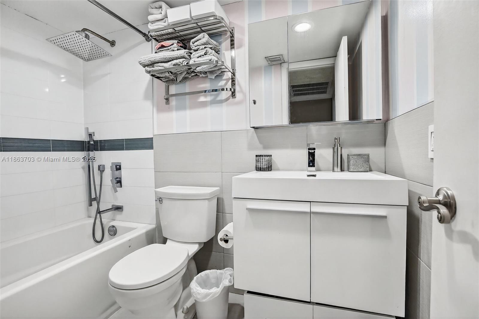 Pembroke Pines, Florida, 33026, United States, 3 Bedrooms Bedrooms, ,3 BathroomsBathrooms,Residential,For Sale,1927070