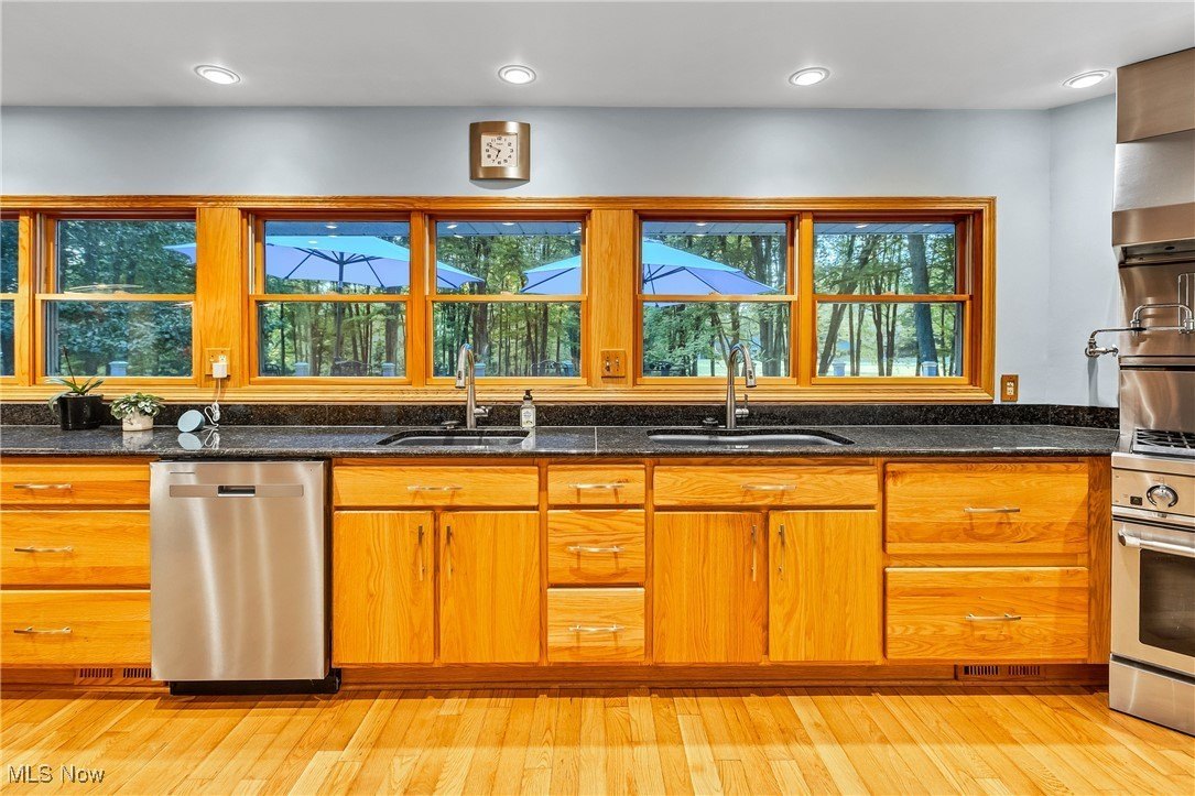 Kinsman, Ohio, 44428, United States, 4 Bedrooms Bedrooms, ,4 BathroomsBathrooms,Residential,For Sale,1983424